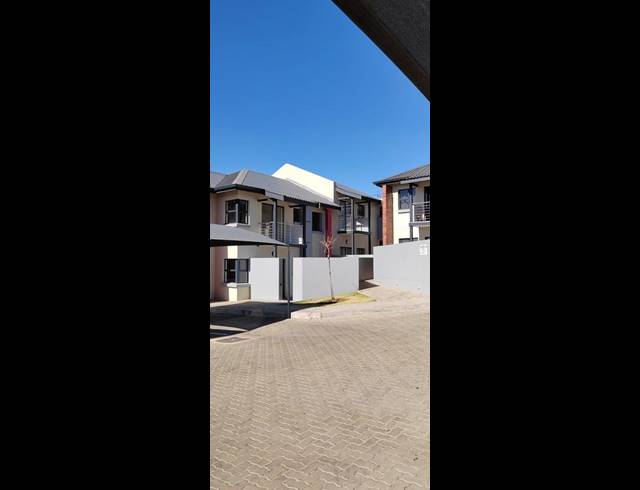 2 BEDROOM TOWNHOUSE FOR SALE IN MONDEOR